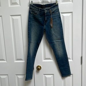 NWT Lucky Brand jeans. Ava skinny size 4